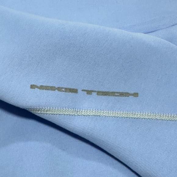 Nike Men's Tech Fleece Oversized Hoodie - Picture 9 of 13